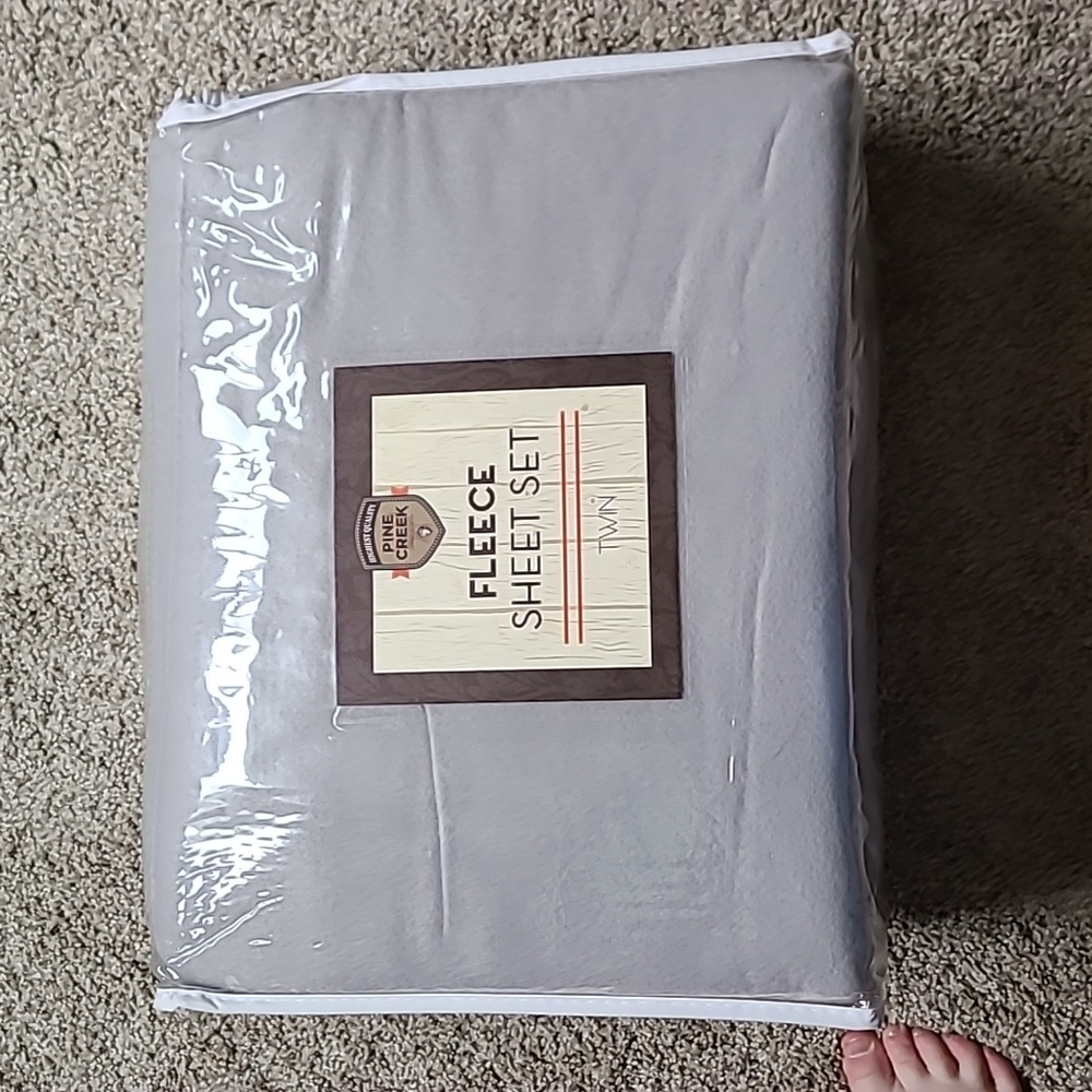 🎉Host Pick 🎉 Pine Creek Fleece Twin Sheets Set - Light Grey